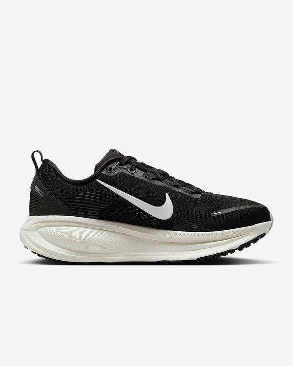 Nike Vomero 18 Black & White